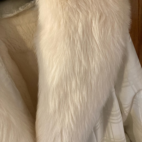 White coat with fox fur collar and cuffs with rabbit lining - Picture 4 of 9